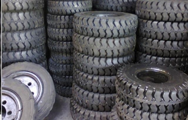 ยางตันหล่อดอกทั้งตันและลมทุกขนาด จำหน่ายยางตันและลมใหม่ทุกยี่ห้อ