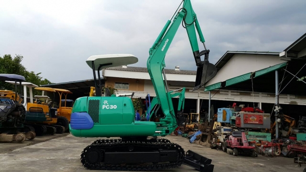 ขาย รถขุด KOMATSU รุ่น PC30-7- คันที่ 2 มือสอง นำเข้าญี่ปุ่น แทร็กเหล็กสวย มีให้เลือกหลายคัน สลักแน่น ทุกส่วน มือถือ/LINE ID : 0818753444