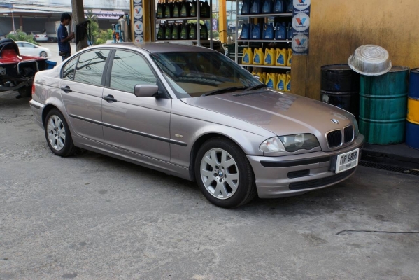 ขาย BMW 318i สภาพสวยครับ รถใช้น้อย ตอนนี้ไม่มีที่เก็บแล้ว มีคันใหม่