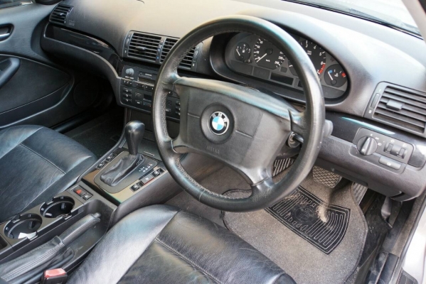 ขาย BMW 318i สภาพสวยครับ รถใช้น้อย ตอนนี้ไม่มีที่เก็บแล้ว มีคันใหม่