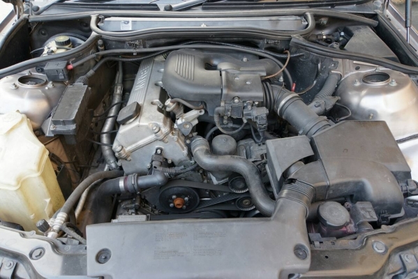 ขาย BMW 318i สภาพสวยครับ รถใช้น้อย ตอนนี้ไม่มีที่เก็บแล้ว มีคันใหม่