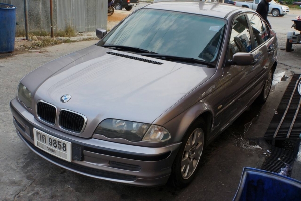 ขาย BMW 318i สภาพสวยครับ รถใช้น้อย ตอนนี้ไม่มีที่เก็บแล้ว มีคันใหม่