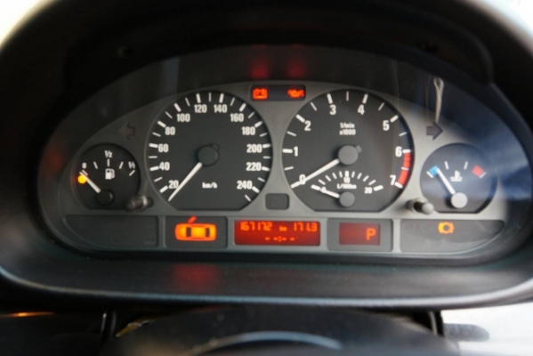 ขาย BMW 318i สภาพสวยครับ รถใช้น้อย ตอนนี้ไม่มีที่เก็บแล้ว มีคันใหม่