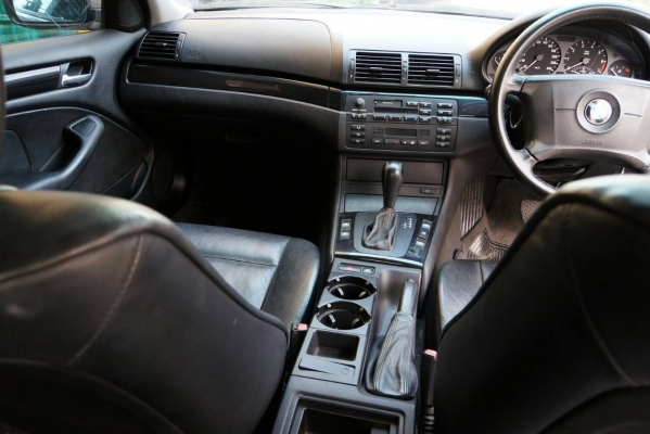 ขาย BMW 318i สภาพสวยครับ รถใช้น้อย ตอนนี้ไม่มีที่เก็บแล้ว มีคันใหม่