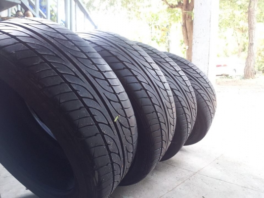 ขายยาง DUNLOP LM 703 215/45/17 ปี 12 ขายยาง DUNLOP LM 703 215/45/17 ปี 12