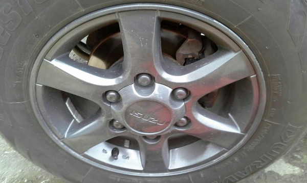 ล้อ isuzu พร้อมยาง ขอบ 15 ชุดล่ะ 5,800