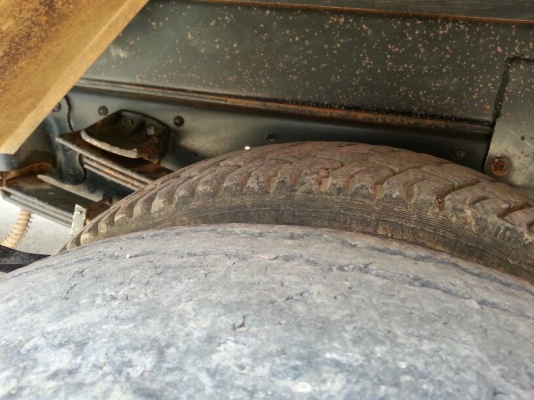 รถฮีโน่ 6 ล้อดั้ม 150 แรงม้า. ปี 55  ( รถวิ่ง 6x,xxx กม. )   สนใจติดต่อ 081 - 6079515