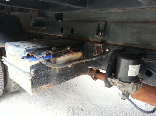 รถฮีโน่ 6 ล้อดั้ม 150 แรงม้า. ปี 55  ( รถวิ่ง 6x,xxx กม. )   สนใจติดต่อ 081 - 6079515