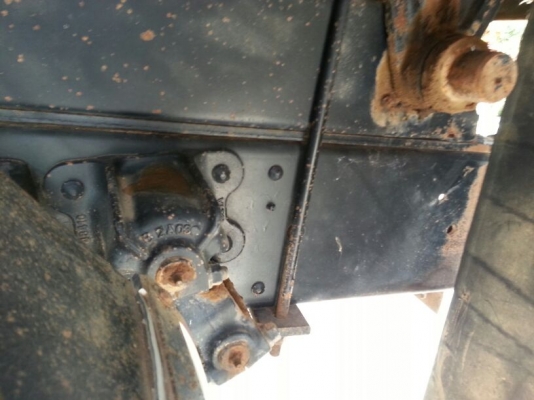 รถฮีโน่ 6 ล้อดั้ม 150 แรงม้า. ปี 55  ( รถวิ่ง 6x,xxx กม. )   สนใจติดต่อ 081 - 6079515