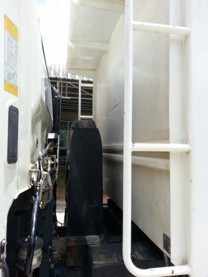 รถฮีโน่ 6 ล้อดั้ม 150 แรงม้า. ปี 55  ( รถวิ่ง 6x,xxx กม. )   สนใจติดต่อ 081 - 6079515