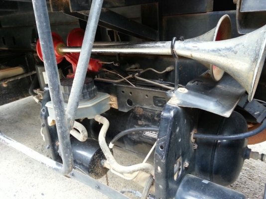 รถฮีโน่ 6 ล้อดั้ม 150 แรงม้า. ปี 55  ( รถวิ่ง 6x,xxx กม. )   สนใจติดต่อ 081 - 6079515