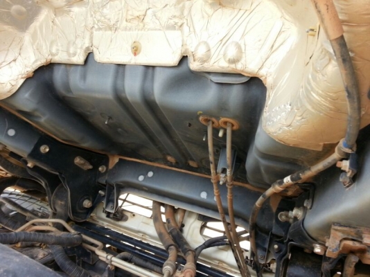 รถฮีโน่ 6 ล้อดั้ม 150 แรงม้า. ปี 55  ( รถวิ่ง 6x,xxx กม. )   สนใจติดต่อ 081 - 6079515