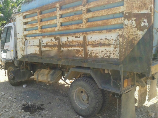 รถฮีโน่ 6 ล้อดั้ม FC4J  145 แรงม้า. ปี 42  ( บรรทุกแท้งน้ำยาง. )   สนใจติดต่อ 081 - 6079515