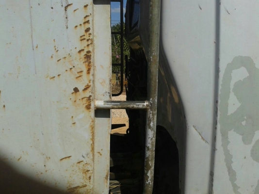 รถฮีโน่ 6 ล้อดั้ม FC4J  145 แรงม้า. ปี 42  ( บรรทุกแท้งน้ำยาง. )   สนใจติดต่อ 081 - 6079515