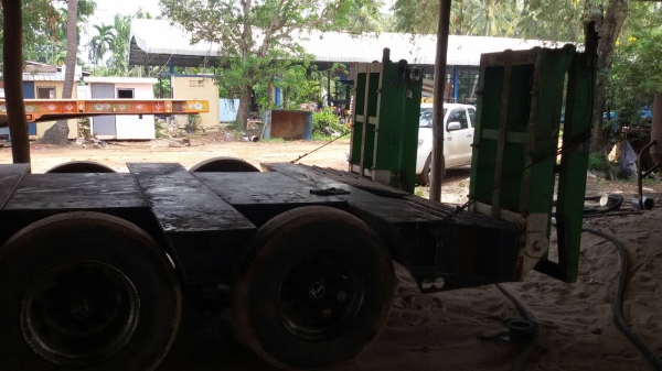 ขายหางโลว์เบด 3 เพลา กว้าง 3 เมตร 20 สูง 95 เซนติเมตร เพลายาวตลอดเส้นไม่มีรอยต่อ ในราคา 850,000 บาท(ไม่รวมยางและกระทะ) เลือกสีได้ ต่อรองราคาได้ สนใจติดต่อ 081-917-6906(คุณปิ่น) ขายหางโลว์เบด 3 เพลา กว้าง 3 เมตร 20 สูง 95 เซนติเมตร เพลายาวตลอดเส้นไม่มีรอยต่อ ในราคา 850,000 บาท(ไม่รวมยางและกระทะ) เลือกสีได้ ต่อรองราคาได้ สนใจติดต่อ 081-917-6906(คุณปิ่น)