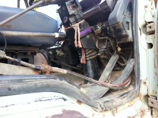 รถอีซูซุ 10 ล้อดั้ม FXZ  เปลื่ยนเครื่อง  270  แรงม้า. (  ขาวทำฟ้า. / ขาย แม่ , ลูก. )  สนใจติดต่อ 081 - 6079515