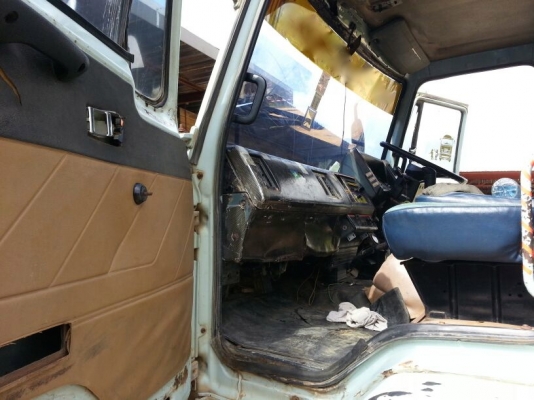 รถอีซูซุ 10 ล้อดั้ม FXZ  เปลื่ยนเครื่อง  270  แรงม้า. (  ขาวทำฟ้า. / ขาย แม่ , ลูก. )  สนใจติดต่อ 081 - 6079515