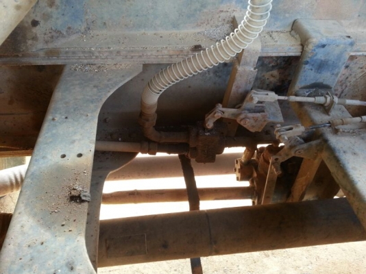 รถอีซูซุ 10 ล้อดั้ม FXZ  เปลื่ยนเครื่อง  270  แรงม้า. (  ขาวทำฟ้า. / ขาย แม่ , ลูก. )  สนใจติดต่อ 081 - 6079515