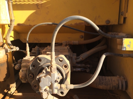 รถแบคโฮ KOBELCO  200 - YN - 10   ( รถทำงาน 12,000 ชม. )    สนใจติดต่อ  081 - 6079515