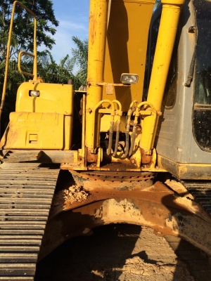 รถแบคโฮ KOBELCO  200 - YN - 10   ( รถทำงาน 12,000 ชม. )    สนใจติดต่อ  081 - 6079515