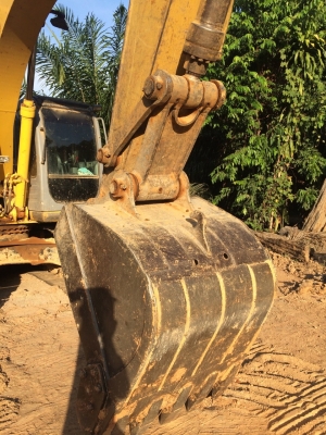 รถแบคโฮ KOBELCO  200 - YN - 10   ( รถทำงาน 12,000 ชม. )    สนใจติดต่อ  081 - 6079515