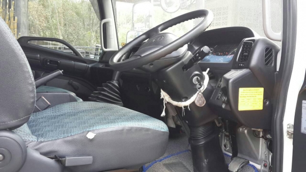 รถฮีโน่ 6 ล้อ  ( ไม่ดั้ม )  175 แรงม้า. ปี 54  ( รถวิ่ง 3x,xxx กม. )   สนใจติดต่อ 081 - 6079515