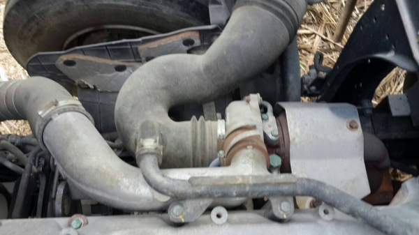 รถฮีโน่ 6 ล้อ  ( ไม่ดั้ม )  175 แรงม้า. ปี 54  ( รถวิ่ง 3x,xxx กม. )   สนใจติดต่อ 081 - 6079515