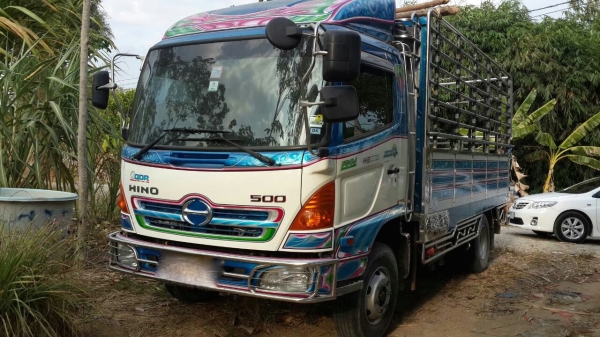 รถฮีโน่ 6 ล้อ  ( ไม่ดั้ม )  175 แรงม้า. ปี 54  ( รถวิ่ง 3x,xxx กม. )   สนใจติดต่อ 081 - 6079515