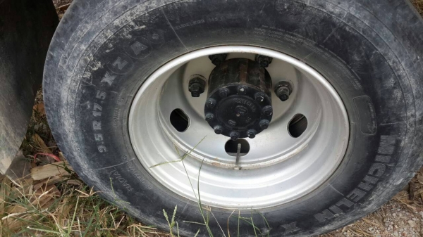 รถฮีโน่ 6 ล้อ  ( ไม่ดั้ม )  175 แรงม้า. ปี 54  ( รถวิ่ง 3x,xxx กม. )   สนใจติดต่อ 081 - 6079515