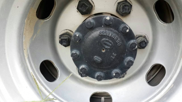 รถฮีโน่ 6 ล้อ  ( ไม่ดั้ม )  175 แรงม้า. ปี 54  ( รถวิ่ง 3x,xxx กม. )   สนใจติดต่อ 081 - 6079515