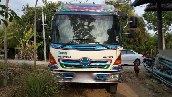 รถฮีโน่ 6 ล้อ  ( ไม่ดั้ม )  175 แรงม้า. ปี 54  ( รถวิ่ง 3x,xxx กม. )   สนใจติดต่อ 081 - 6079515