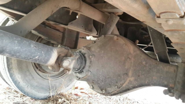 รถฮีโน่ 6 ล้อ  ( ไม่ดั้ม )  175 แรงม้า. ปี 54  ( รถวิ่ง 3x,xxx กม. )   สนใจติดต่อ 081 - 6079515