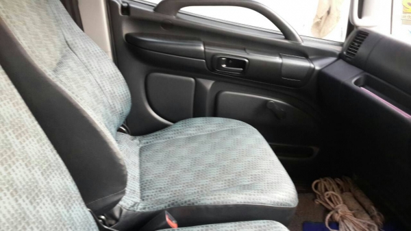 รถฮีโน่ 6 ล้อ  ( ไม่ดั้ม )  175 แรงม้า. ปี 54  ( รถวิ่ง 3x,xxx กม. )   สนใจติดต่อ 081 - 6079515