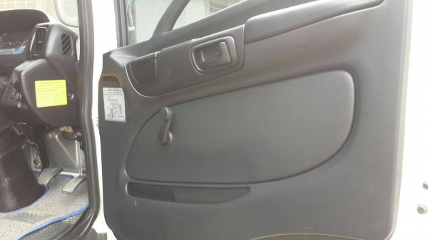 รถฮีโน่ 6 ล้อ  ( ไม่ดั้ม )  175 แรงม้า. ปี 54  ( รถวิ่ง 3x,xxx กม. )   สนใจติดต่อ 081 - 6079515