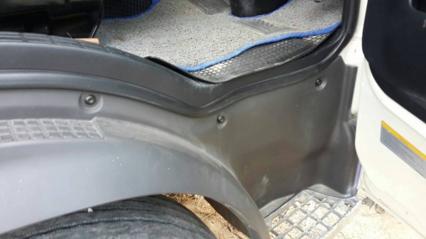 รถฮีโน่ 6 ล้อ  ( ไม่ดั้ม )  175 แรงม้า. ปี 54  ( รถวิ่ง 3x,xxx กม. )   สนใจติดต่อ 081 - 6079515