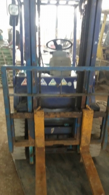 ขายฟอร์คลิฟต์ น้ำหนัก1.5 ตัน สภาพเก่านอก ในราคา 95,000 บาท ต่อรองราคาได้ สนใจติดต่อ 081-917-6906 (คุณปิ่น)