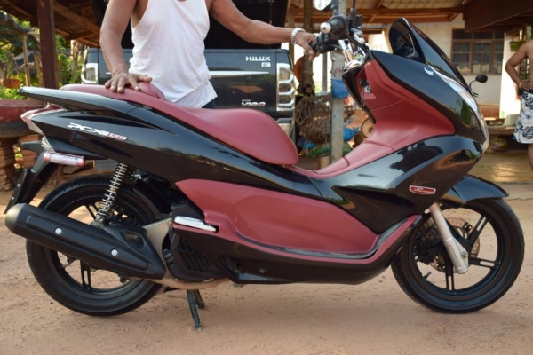ขาย ฮอนด้า Pcx 150 สีดำ-แดง สวย ๆ เดิม ๆ ราคา เา ๆ