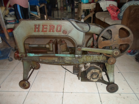 แท่นเลื่อย HERO พร้อมใช้งาน ไฟบ้าน อุปกรณ์ครบ สภาพสวย เดิม ๆ 8,500 แท่นเลื่อย HERO พร้อมใช้งาน ไฟบ้าน อุปกรณ์ครบ สภาพสวย เดิม ๆ 8,500