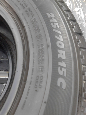 215/70R15 DUNLOP SP LT36 และ MICHELIN AGILIS มี 2 เส้น ยางสวย (ขอบ15 หายาก) TEL.081-427-3941 215/70R15 DUNLOP SP LT36 และ MICHELIN AGILIS มี 2 เส้น ยางสวย (ขอบ15 หายาก) TEL.081-427-3941