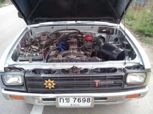 toyota ม้าดำ 4ประตู แอร์เย็น สีสวย ขายด่วน