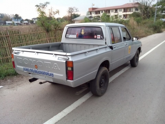 toyota ม้าดำ 4ประตู แอร์เย็น สีสวย ขายด่วน