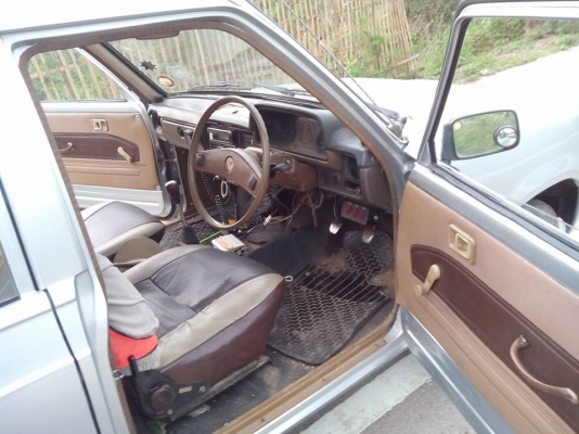 toyota ม้าดำ 4ประตู แอร์เย็น สีสวย ขายด่วน