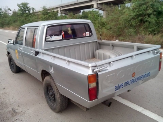 toyota ม้าดำ 4ประตู แอร์เย็น สีสวย ขายด่วน