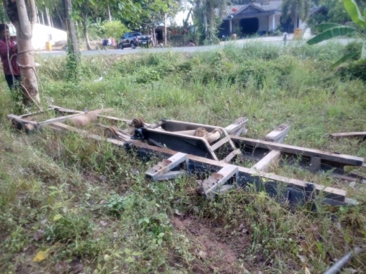 ขายกระบอกดั้ม12ตันพร้อมแชสซีเทียม.พร้อมปั้มยกลงจากนางฟ้า240ครับ