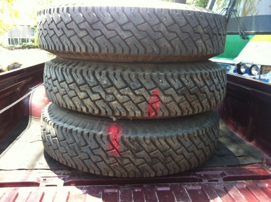 ขายยางหล่อดอก สภาพ90\% 9.00-20 พร้อมกระทะ 8 เส้น