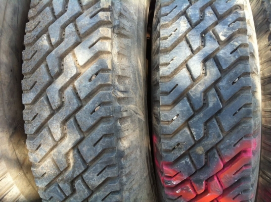 ขายยางหล่อดอก สภาพ90\% 9.00-20 พร้อมกระทะ 8 เส้น