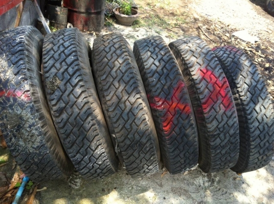 ขายยางหล่อดอก สภาพ90\% 9.00-20 พร้อมกระทะ 8 เส้น