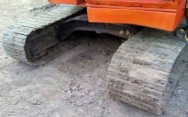 KOBELCO SK03 - PC 60 รถบอดี้สวยสภาพดีมากพร้อมทำงานได้เลยครับ เครื่องเดิมปั๊มเดิมแห้งดีแรงดีทำงานได้เร็ว ภายในเก๋งสะอาดไม่เลอะ คอนโทรลง่ายขับง่ายคล่องดี ภายนอกบูมอาร์มมีปะบ้างเล็กน้อยครับพร้อมทำงานได้ปกติดี ซีลกระบอกมีแตกบ้าง ช่วงล่างเอวแน่น เฟลมสวยไม่ผุ ส