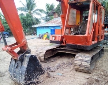 KOBELCO SK03 - PC 60 รถบอดี้สวยสภาพดีมากพร้อมทำงานได้เลยครับ เครื่องเดิมปั๊มเดิมแห้งดีแรงดีทำงานได้เร็ว ภายในเก๋งสะอาดไม่เลอะ คอนโทรลง่ายขับง่ายคล่องดี ภายนอกบูมอาร์มมีปะบ้างเล็กน้อยครับพร้อมทำงานได้ปกติดี ซีลกระบอกมีแตกบ้าง ช่วงล่างเอวแน่น เฟลมสวยไม่ผุ ส