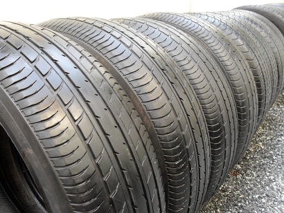 ขายยาง YOKOHAMA dB decibel ปี4713(1ชุด) 185-60-15 ราคา 2,600